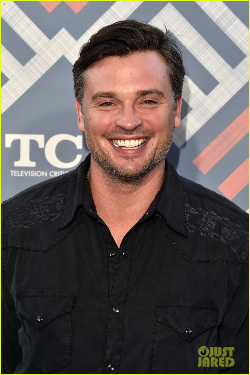 Would Tom Welling Reprise Smallville Role On Cw S Supergirl