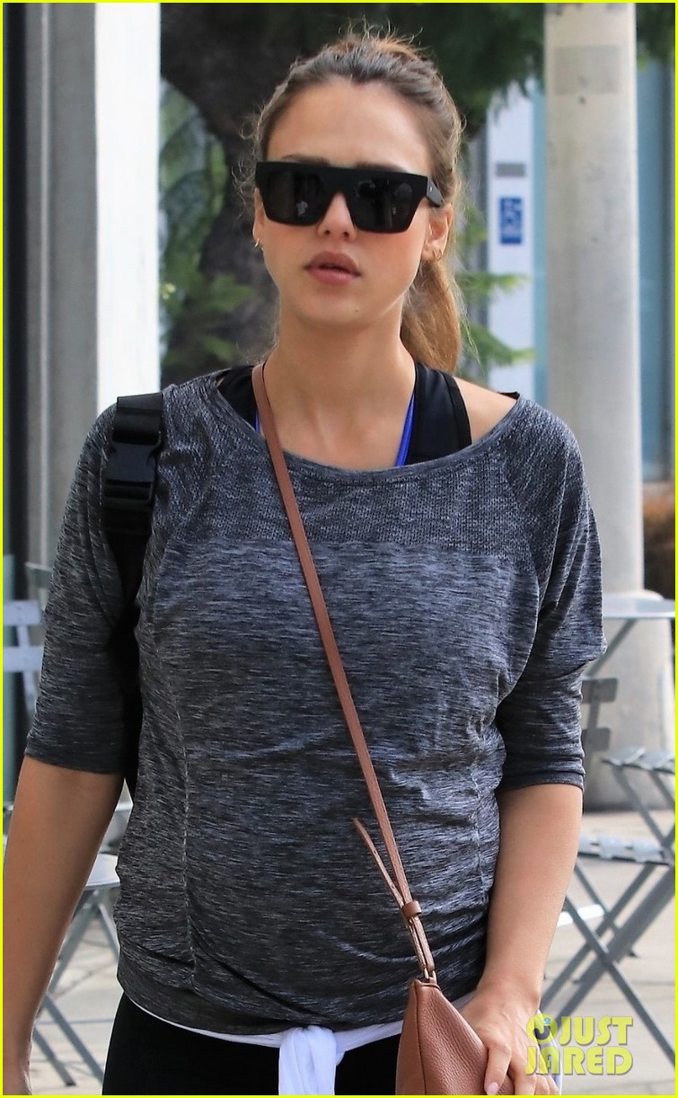 Pregnant Jessica Alba Starts Off Her Weekend at the Gym: Photo 3966581
