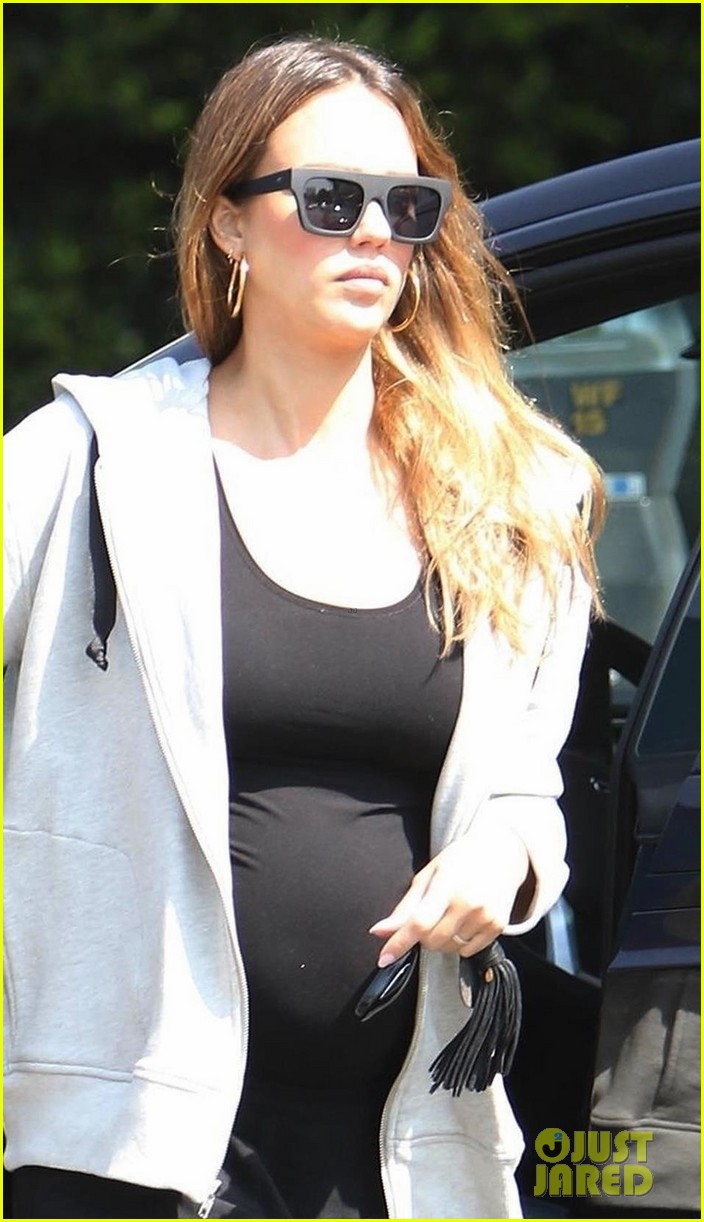 Pregnant Jessica Alba Starts Off Her Weekend at the Gym: Photo 3966583
