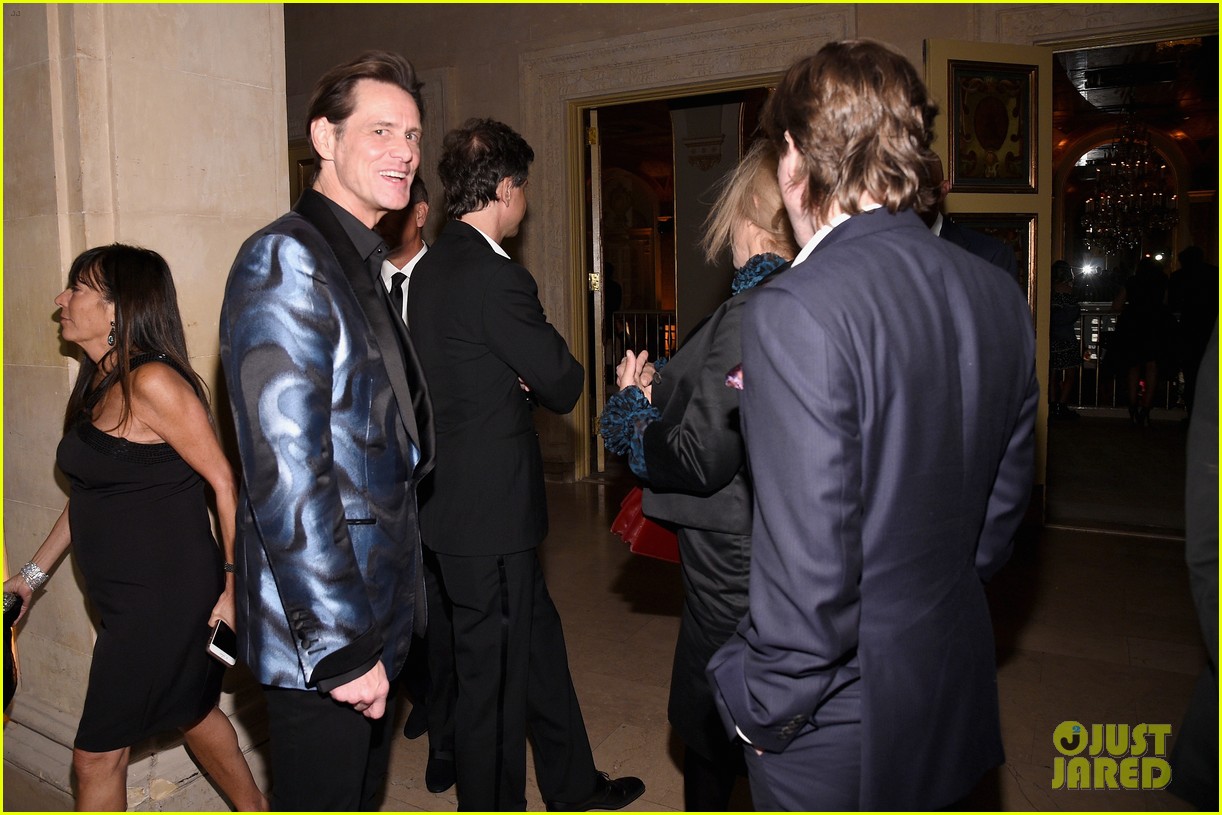 Jim Carrey Gives Bizarre Interview at NYFW Event (Video ...