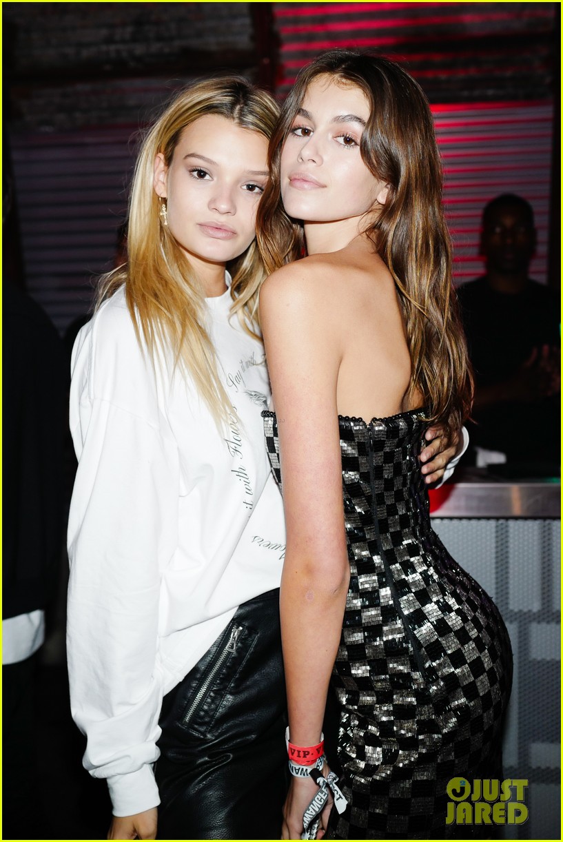 Kaia Gerber & Bella Hadid Work the Runway for Alexander Wang: Photo