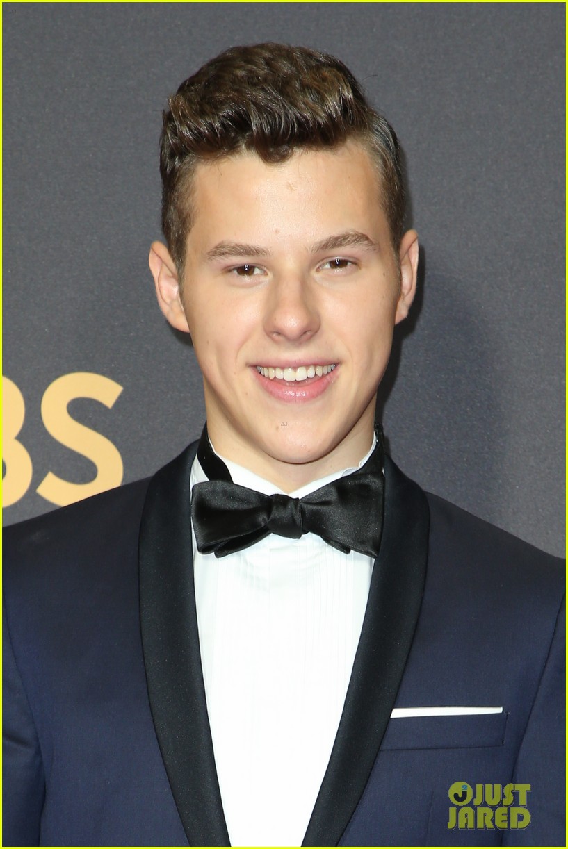 'Modern Family' Sisters Ariel Winter & Sarah Hyland Look Stunning at