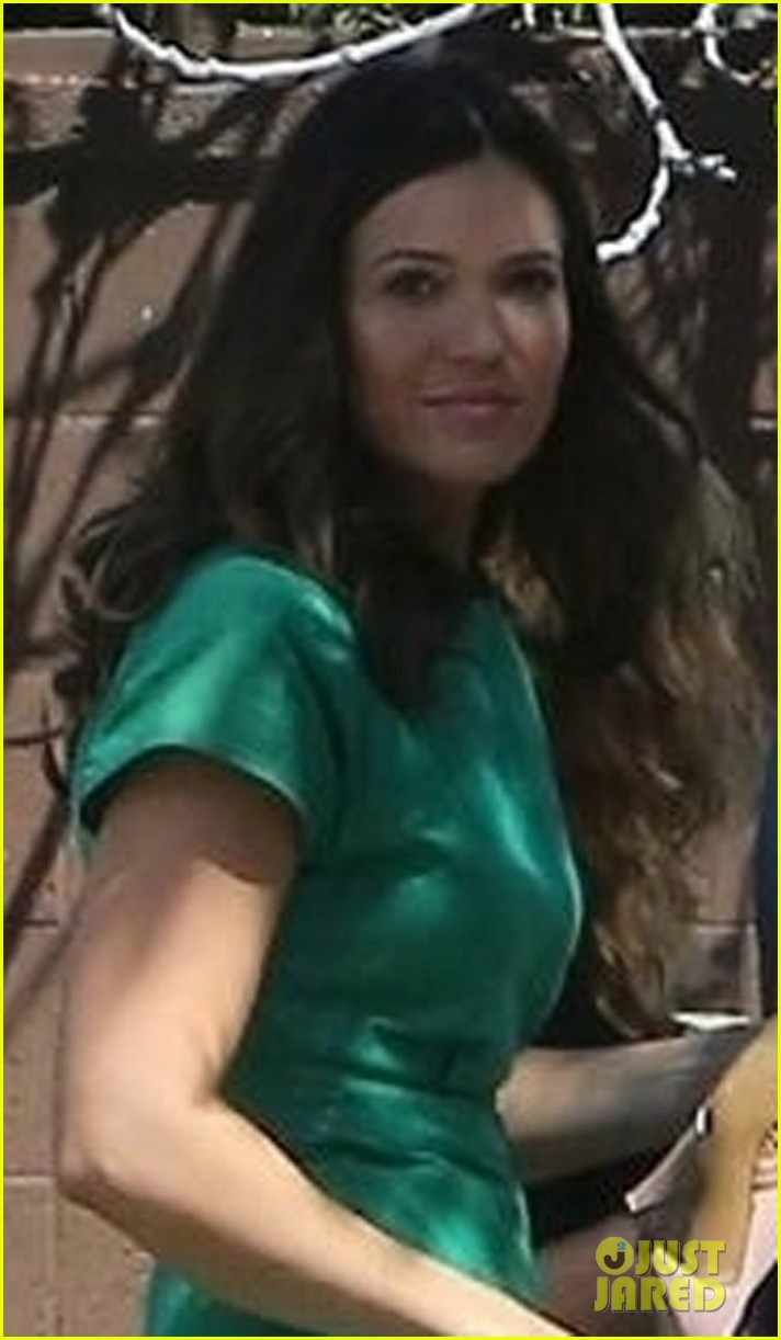 Mandy Moore & Milo Ventimiglia Channel Their 'This Is Us' Characters on