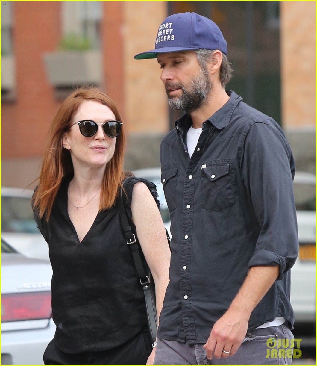 Julianne Moore & Husband Bart Freundlich Enjoy Leisurely NYC Stroll