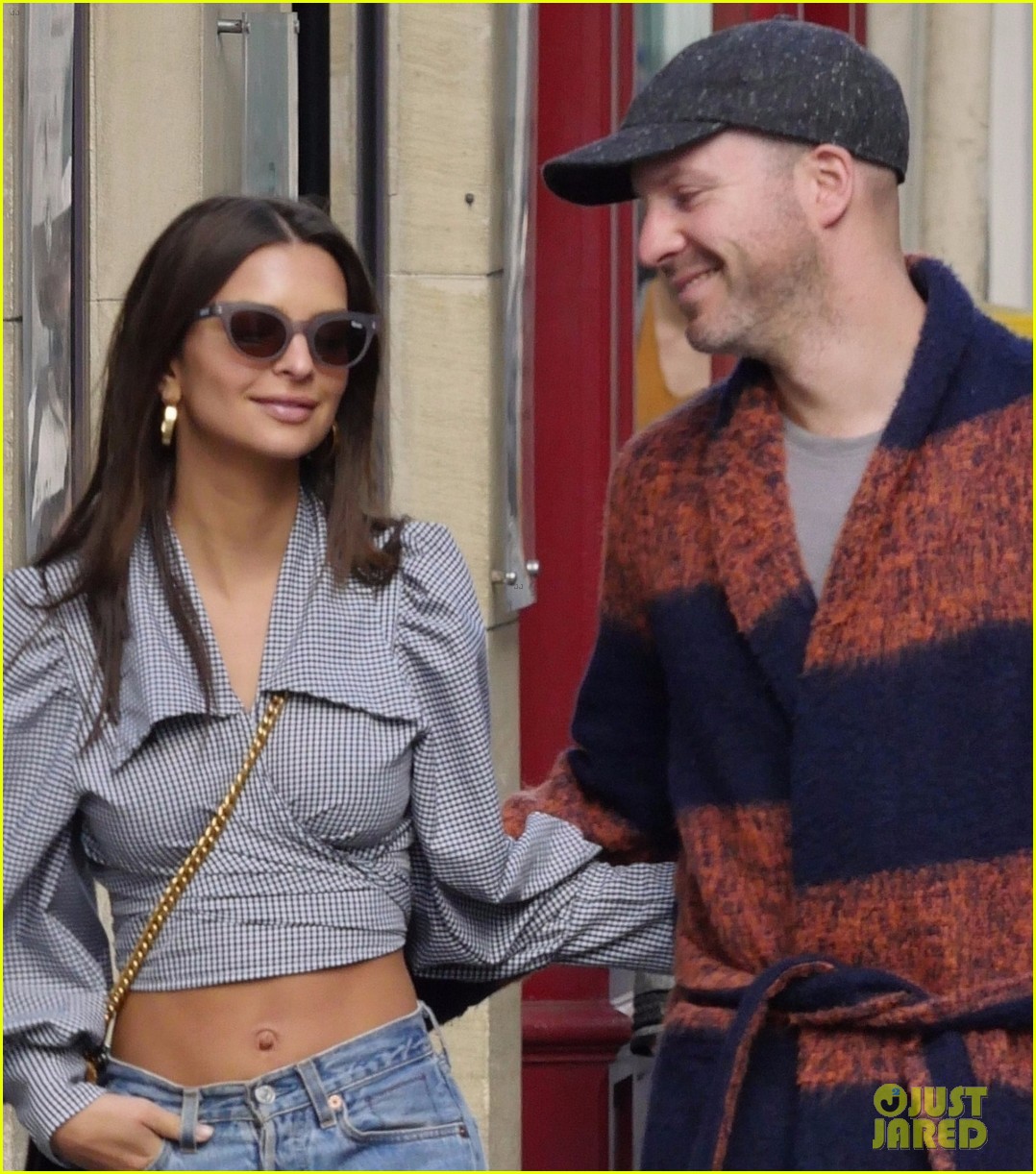 Emily Ratajkowski Has Boyfriend Jeff Magid By Her Side for Paris