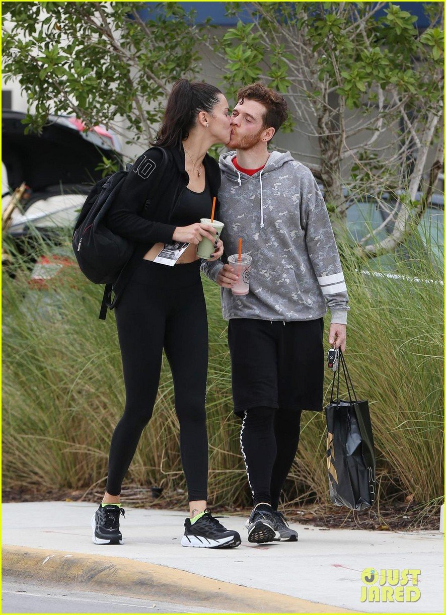 Adriana Lima Packs on the PDA with Boyfriend Metin Hara! Photo 3969511 Adriana Lima, Metin