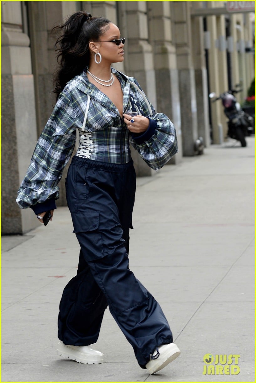 rihanna baggy jeans