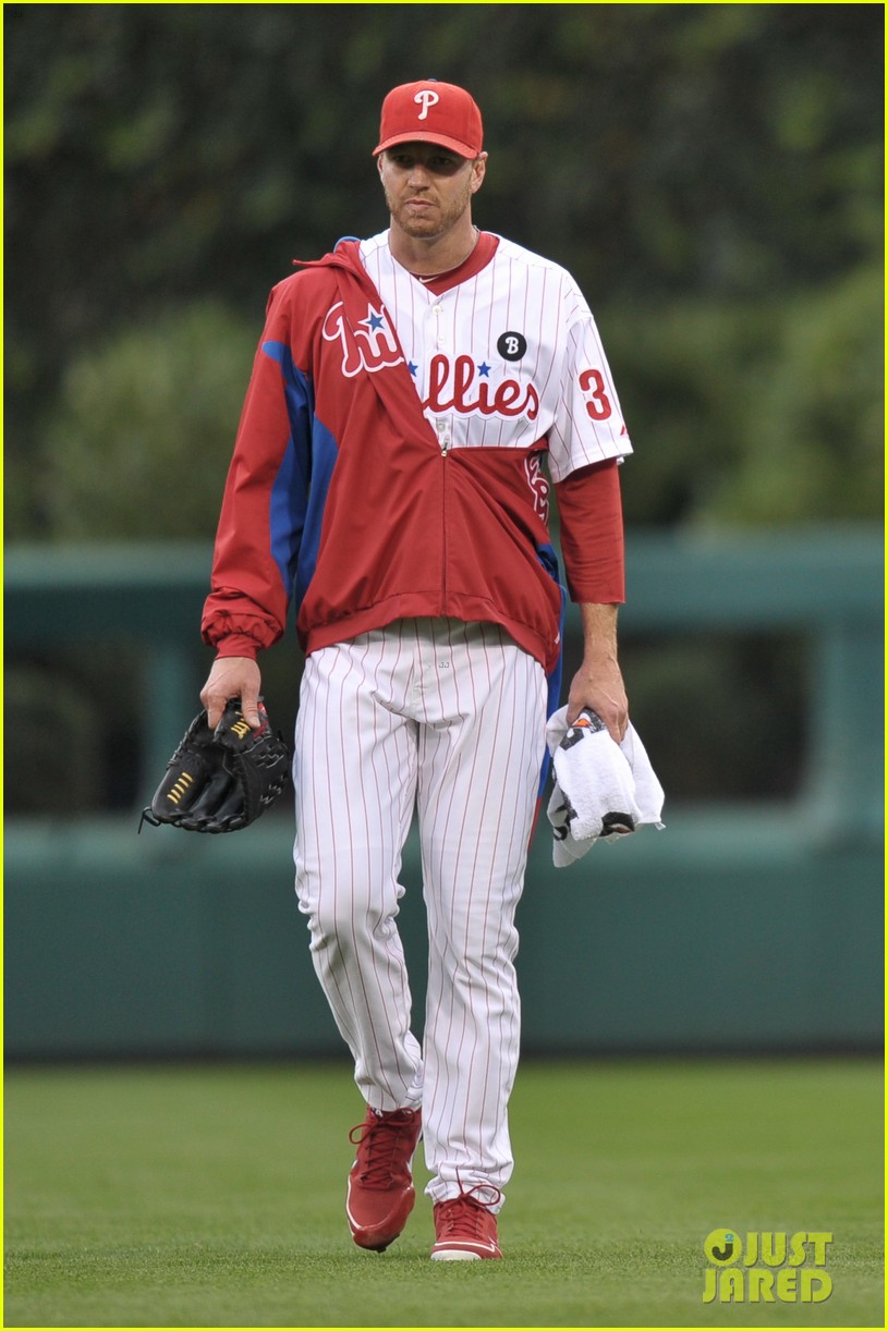 Roy Halladay Dead - Retired MLB Player Dies at 40 in Plane Crash: Photo