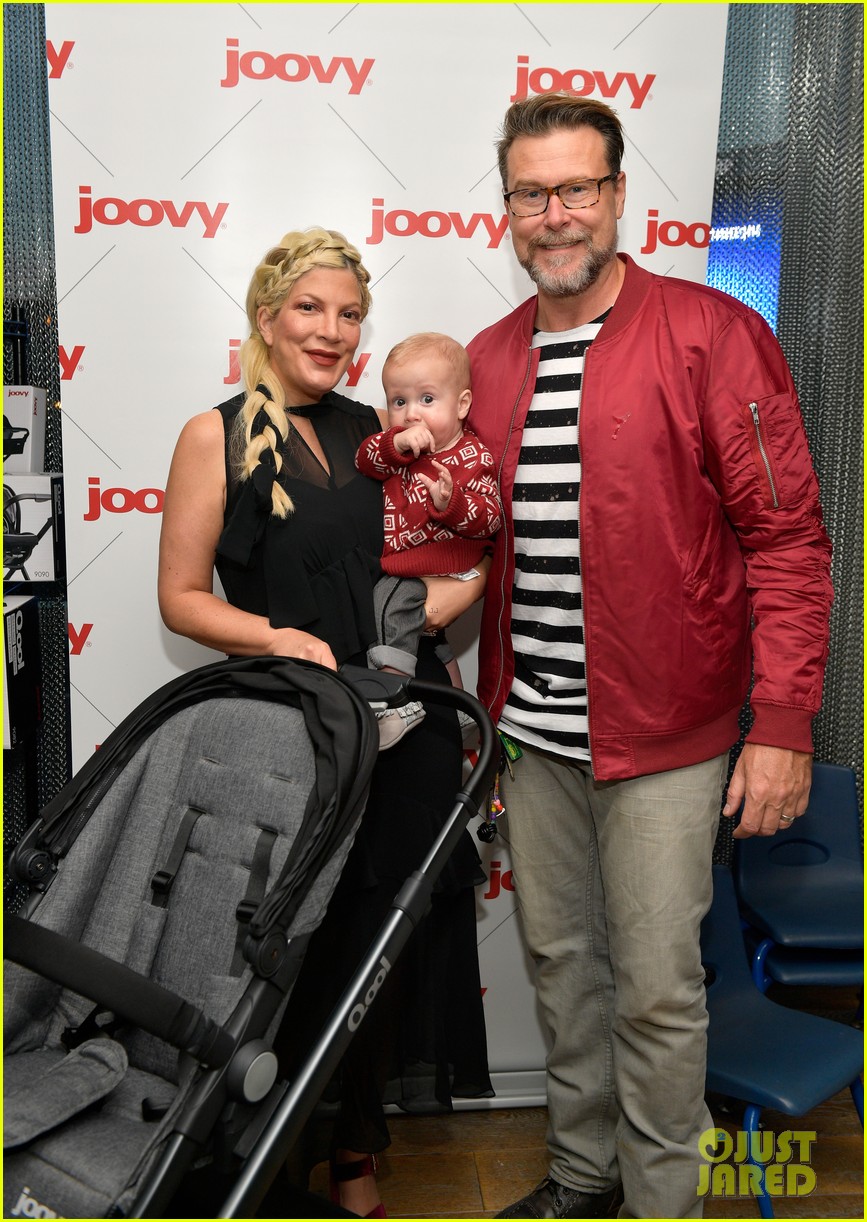 James Van Der Beek, Haylie Duff & More Get Into The Holiday Spirit at