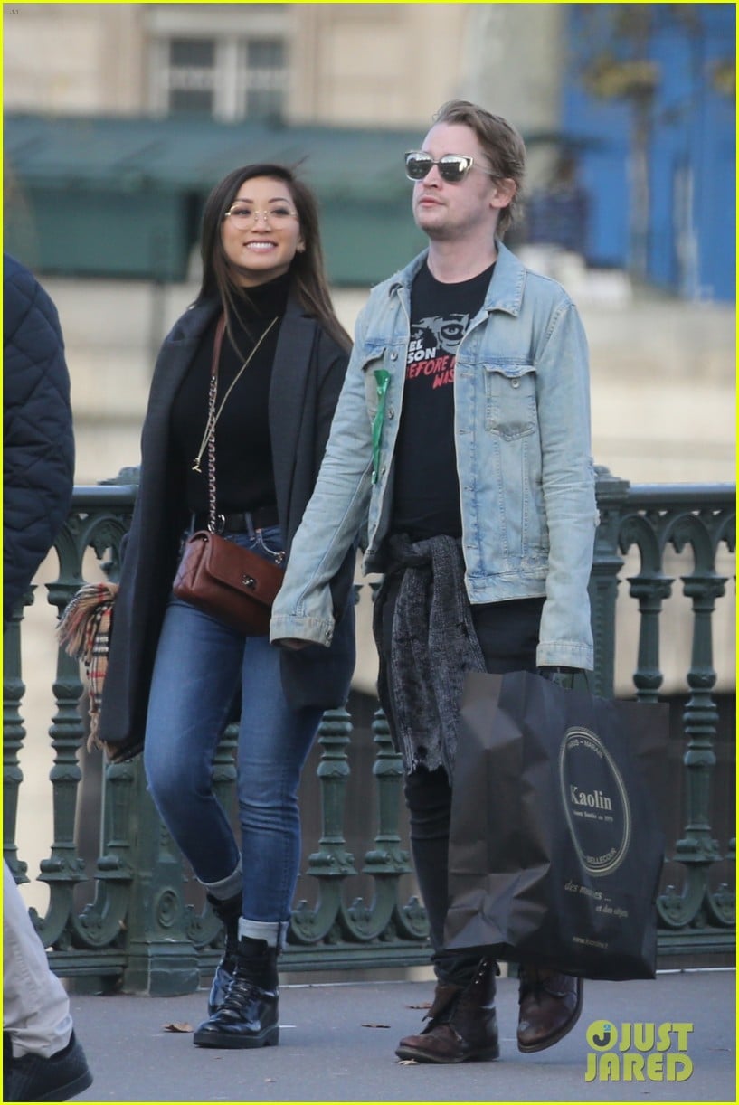 Macaulay Culkin &amp; Brenda Song Cuddle Up &amp; Kiss in New