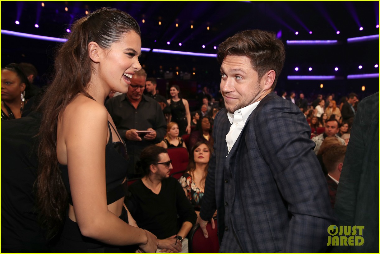 Niall Horan Calls Hailee Steinfeld 