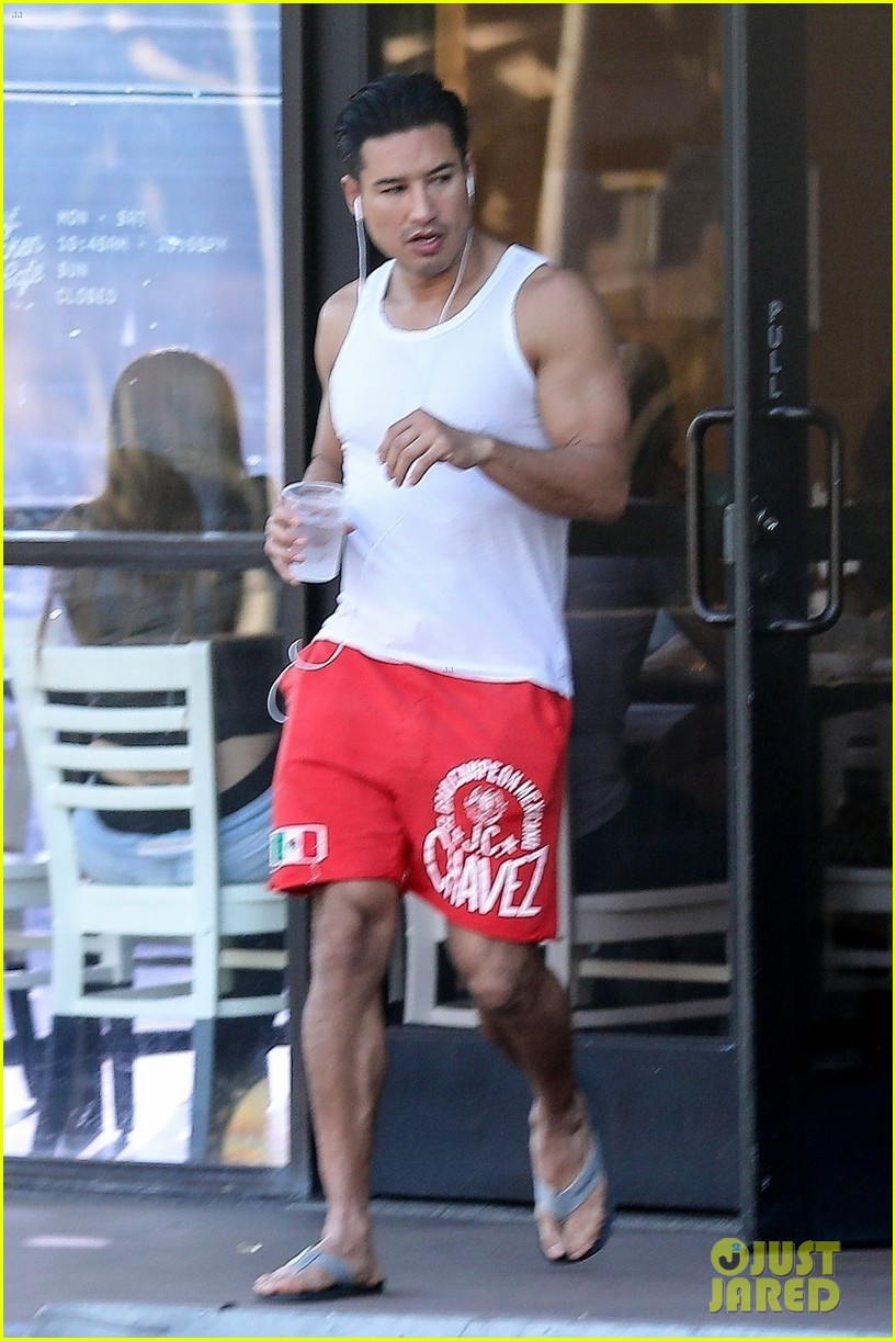 Mario Lopez Shows Off Bulging Biceps In Beverly Hills