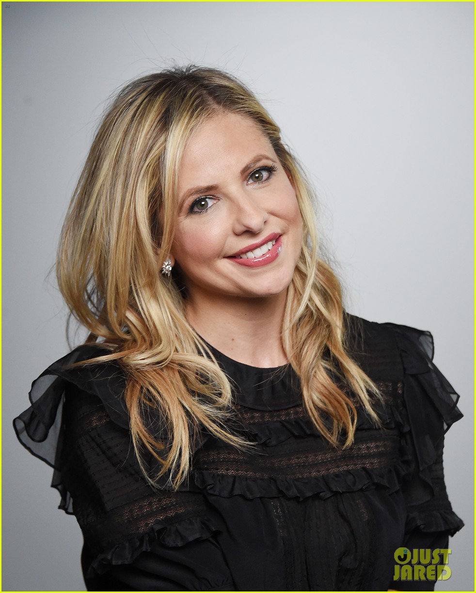 Sarah Michelle Gellar Reveals How She & Freddie Prinze Jr. Handle Their