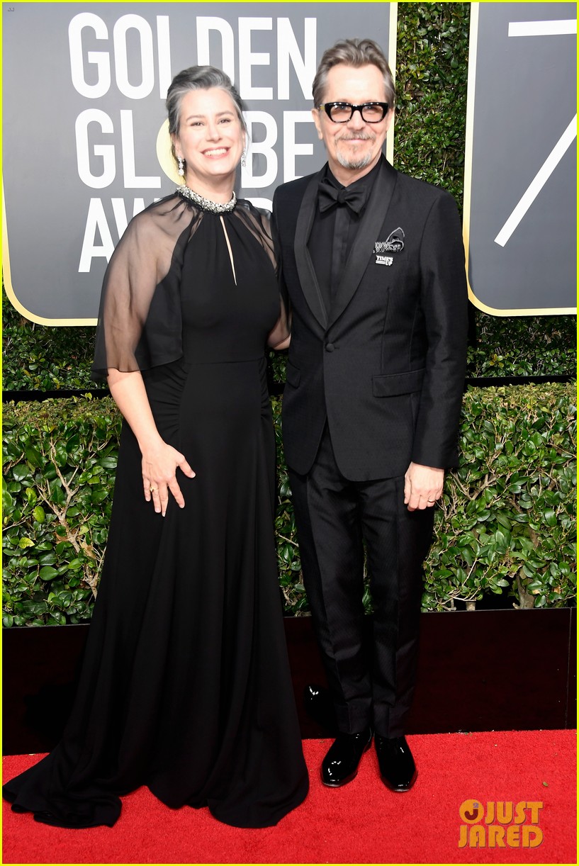Tom Hanks & Denzel Washington are Joined by Their Leading Ladies at