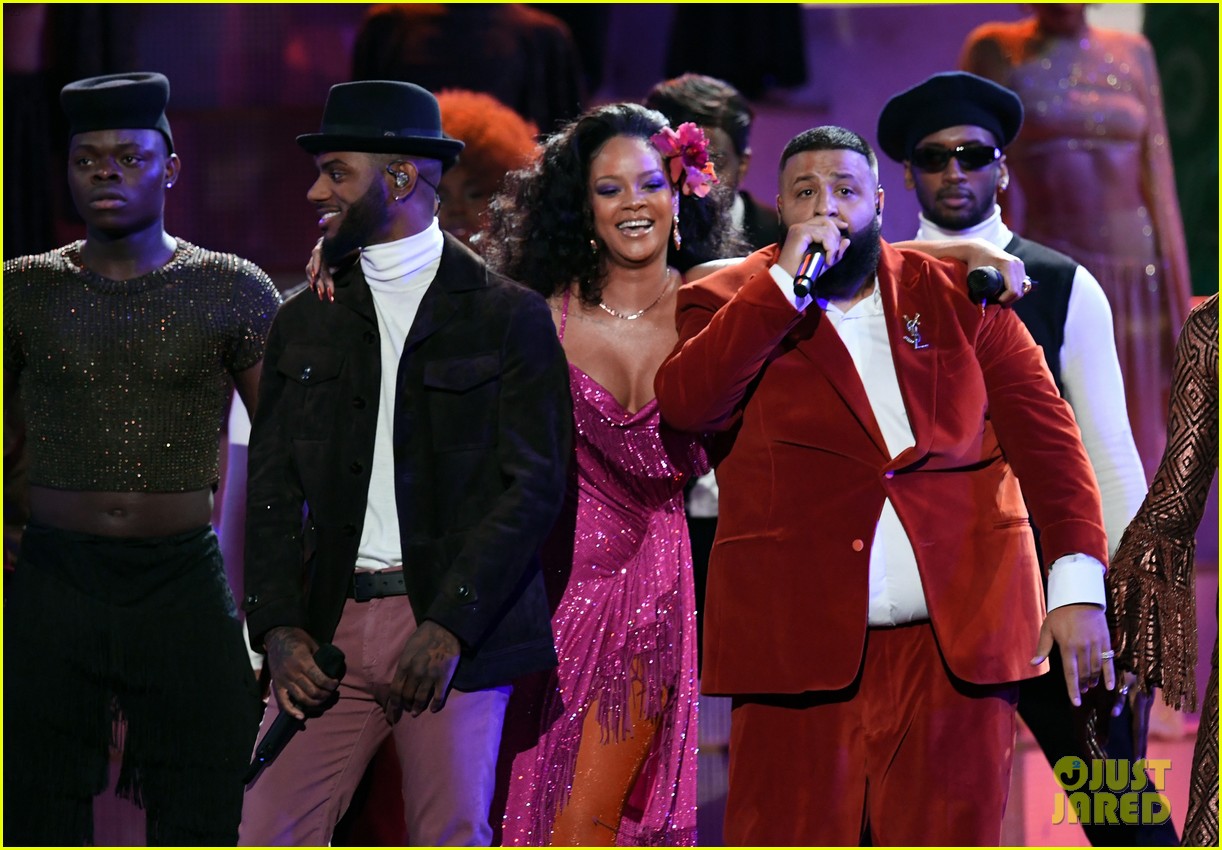 Rihanna Performs 'Wild Thoughts' at Grammys 2018 with DJ Khaled