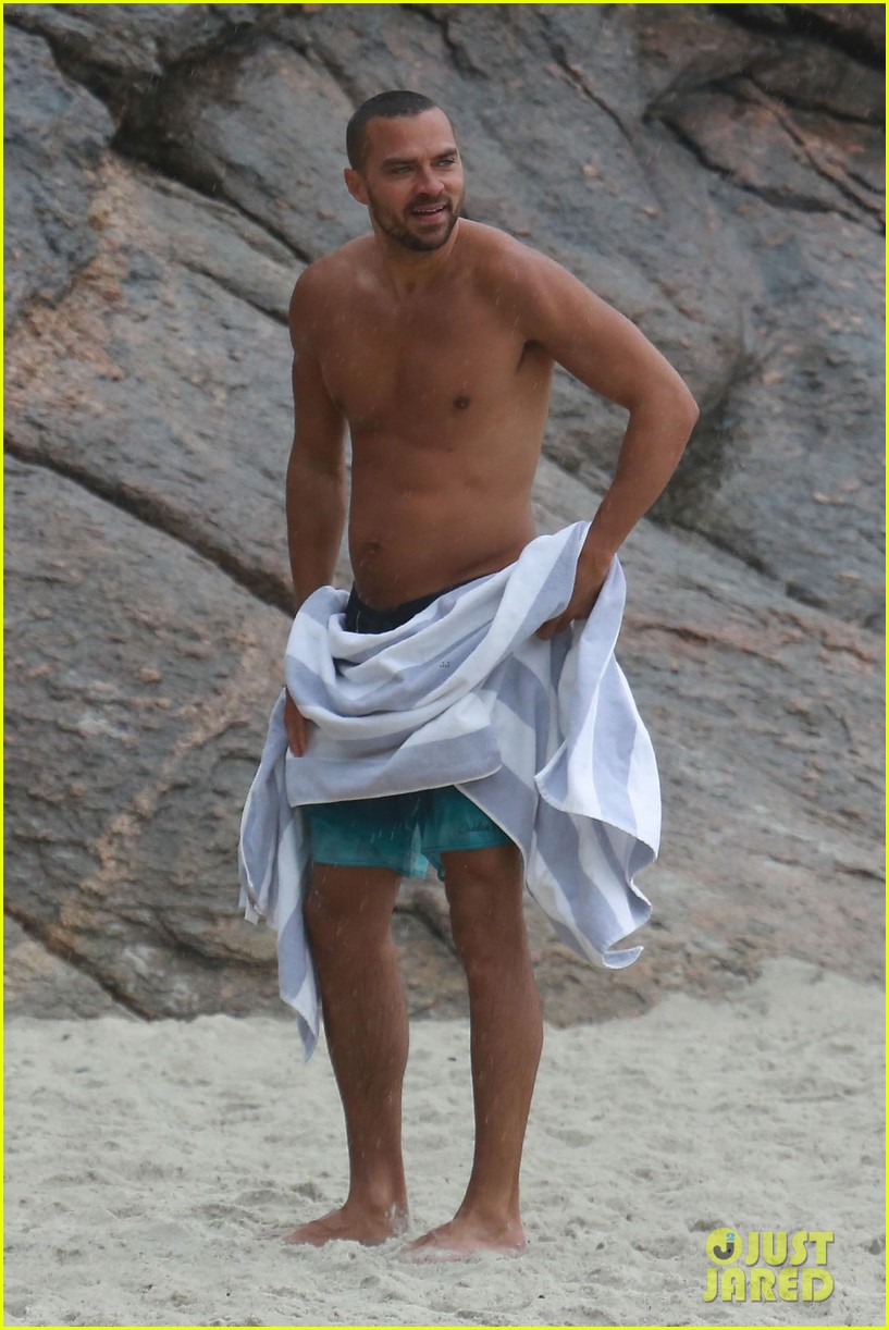Shirtless Jesse Williams Shows Off His Abs on the Beach: Photo 4008173 Jesse Williams