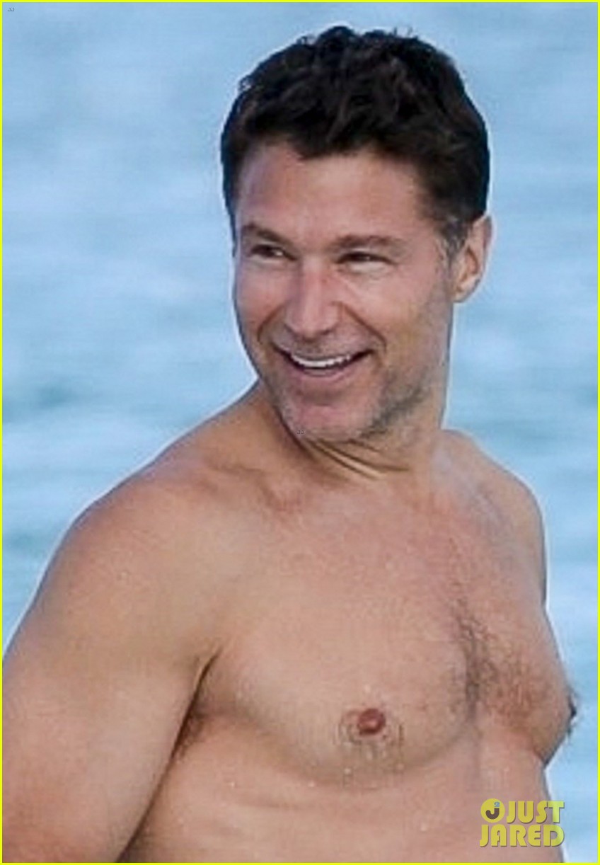 Michelle Williams & Shirtless Boyfriend Andrew Youmans Hit the Beach in