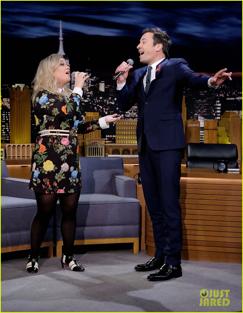 kelly clarkson gucci belt