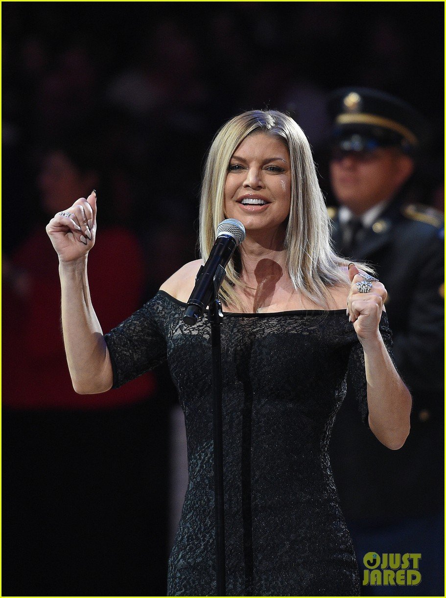 Fergie Sings National Anthem | NBA.com