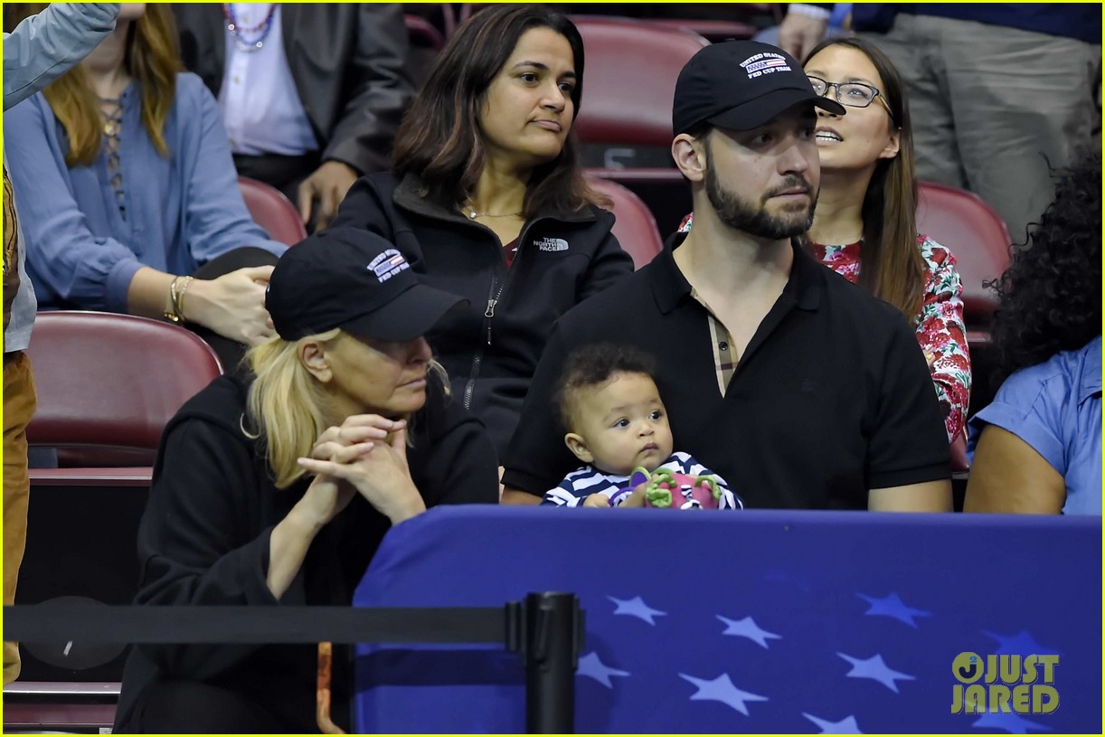 Serena Williams Daughter Husband Cheer Her On At Tennis Match Photo 4031745 Alexis Ohanian Alexis Ohanian Jr Serena Williams Venus Williams Pictures Just Jared