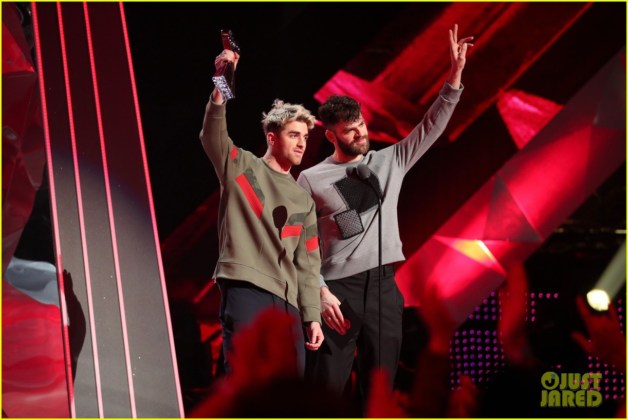 The Chainsmokers & Coldplay Win Best Collaboration at iHeartRadio Music
