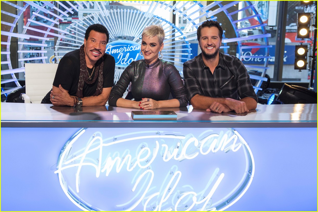 How Much Are the 'American Idol' Judges & Host Paid in 2018? Photo