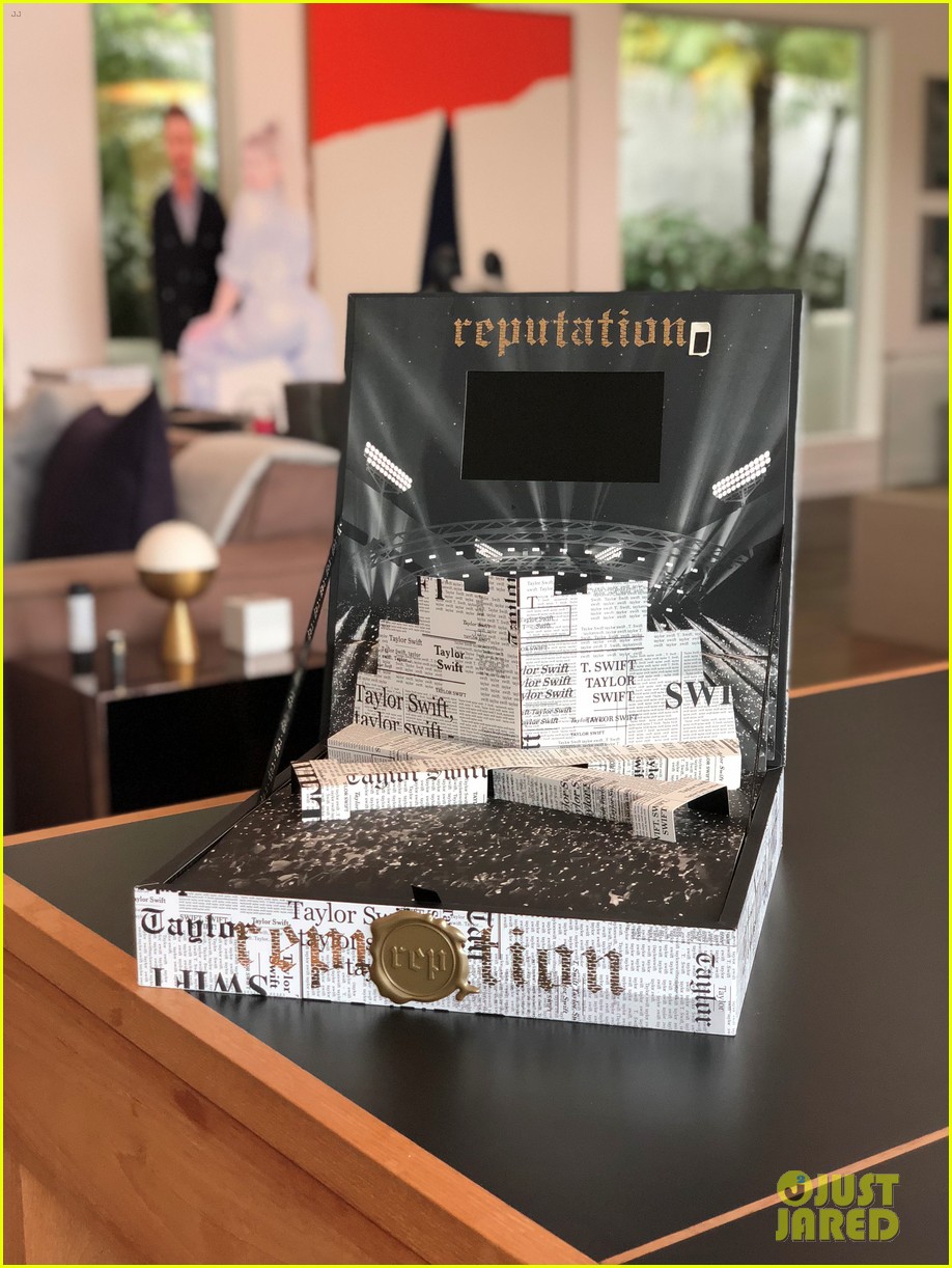 taylor-swifts-vip-boxes-for-reputation-t