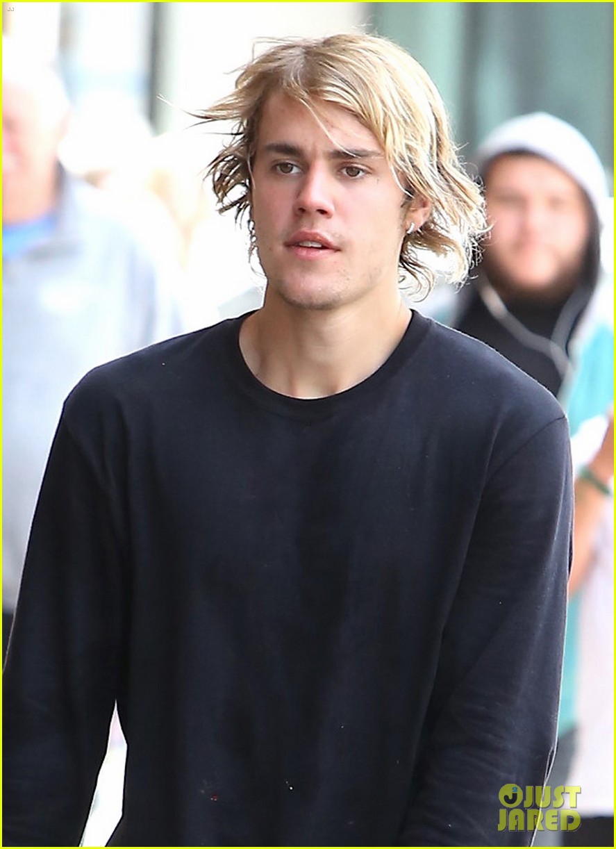 Justin Bieber Kicks Off His Weekend With Soulcycle Workout Photo