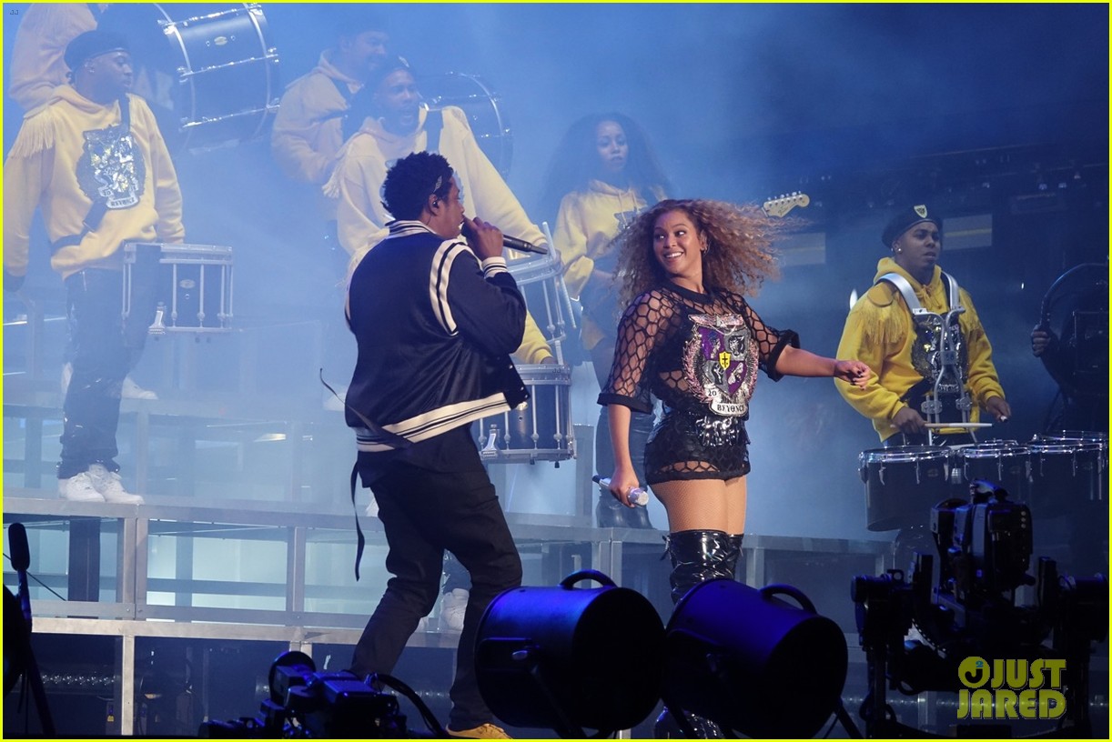 Jay Z Joins Beyonce on Stage During Coachella Performance! Photo