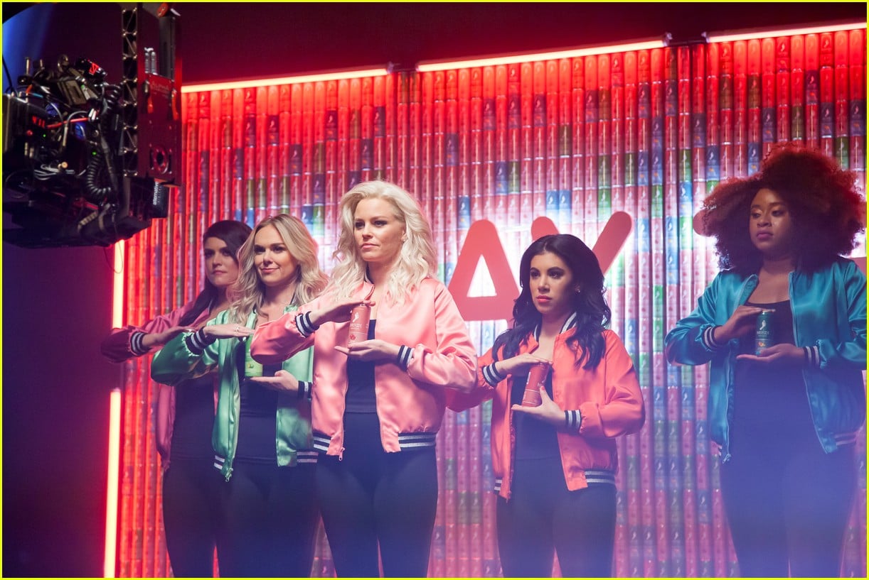 Elizabeth Banks, Cecily Strong & More Star in 'Crushin' It' Music Video