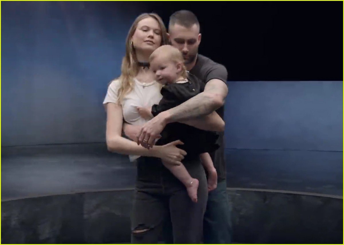 Adam Levine's Wife Behati Prinsloo & Daughter Dusty Rose Make Appearance in Maroon 5's ...1200 x 854