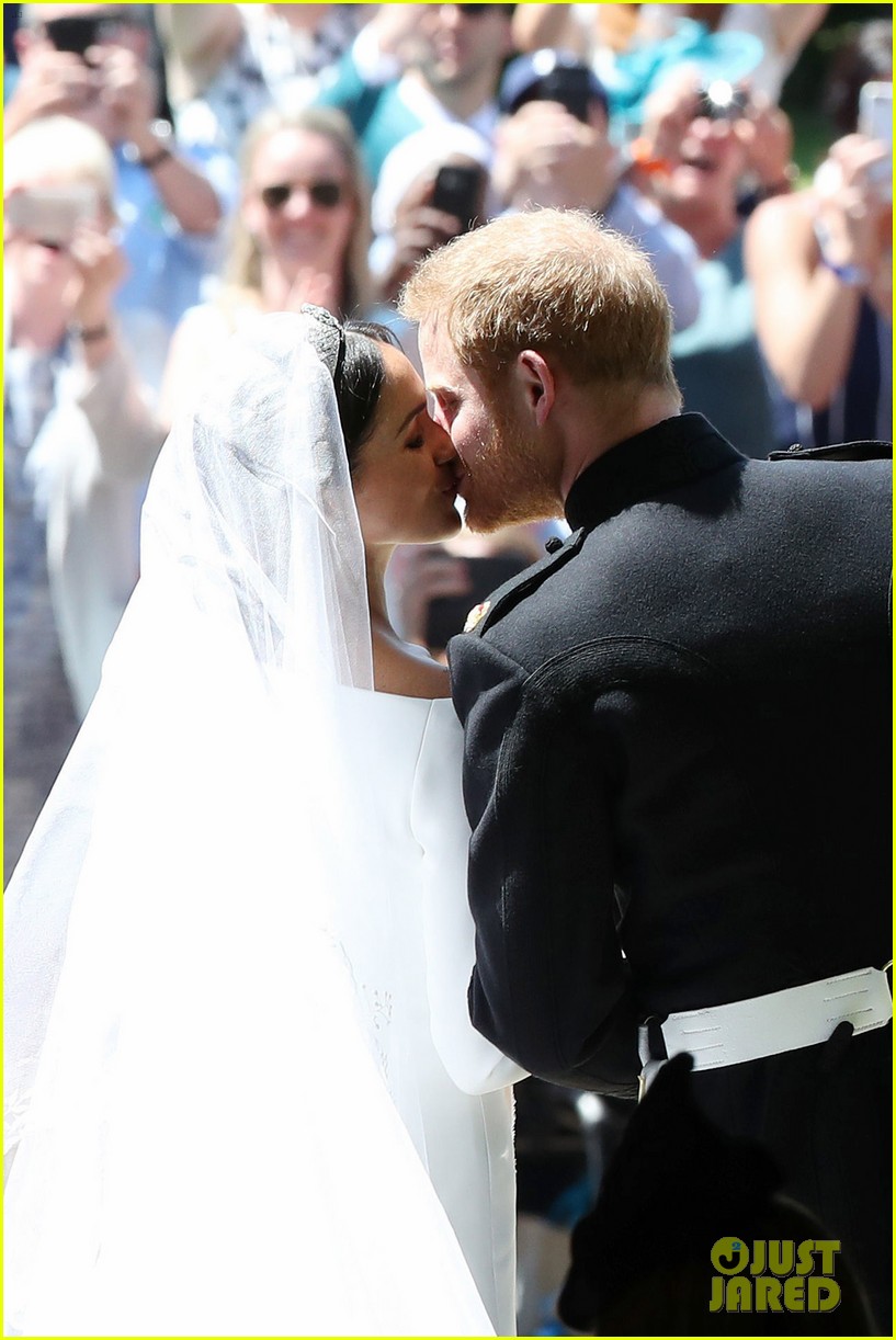 Photo for the royal wedding prince harry meghan markle first kiss