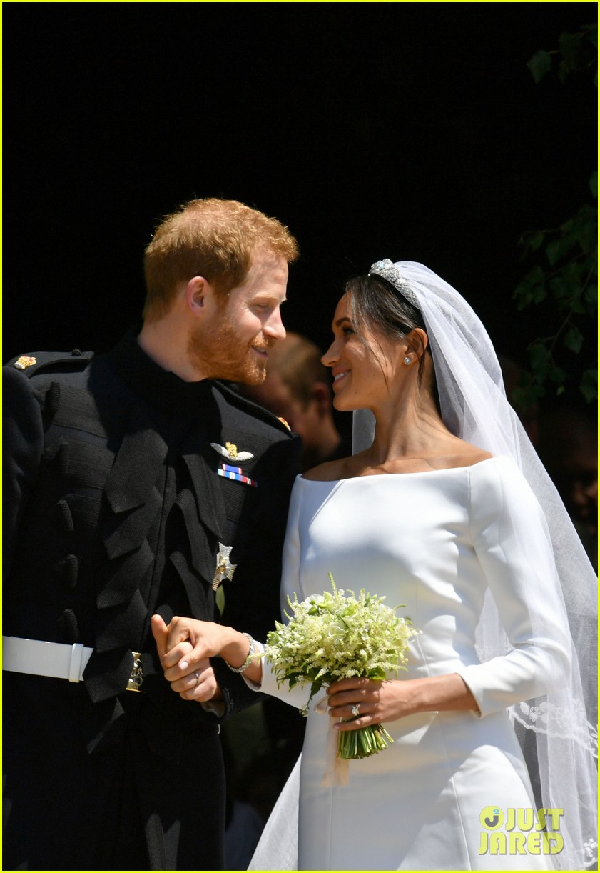 the royal wedding prince harry meghan markle first kissimage