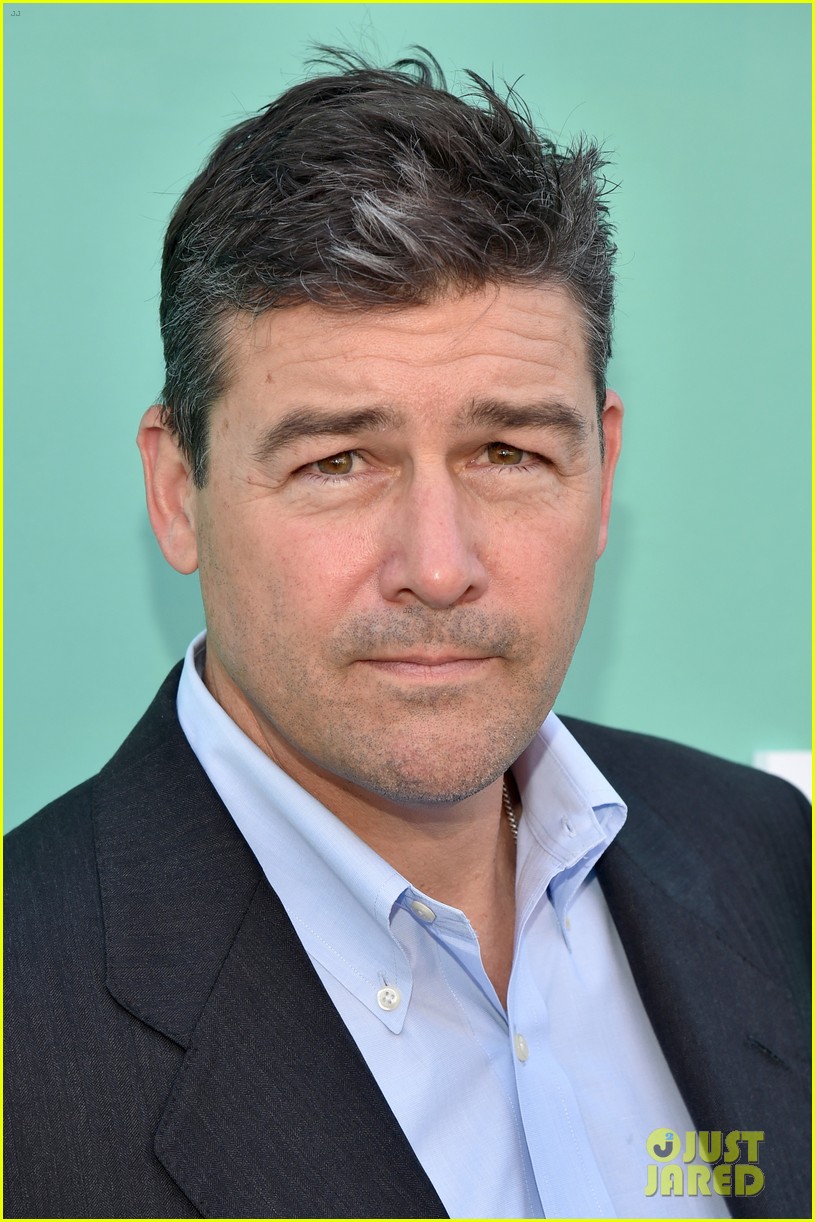 Elisabeth Moss, Mindy Kaling, Blake Griffin & More Buddy Up at Hulu