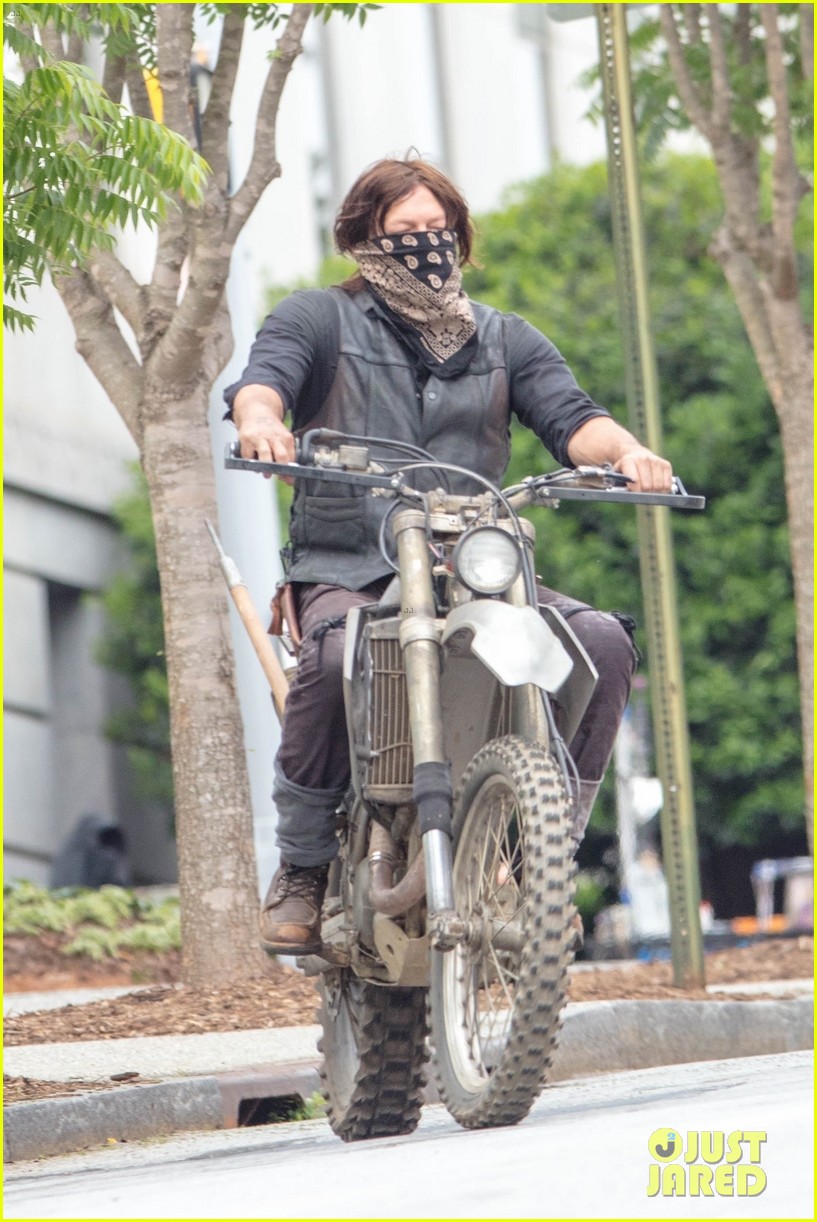 Norman Reedus & 'Walking Dead' Cast Battle Walkers in New Set Photos