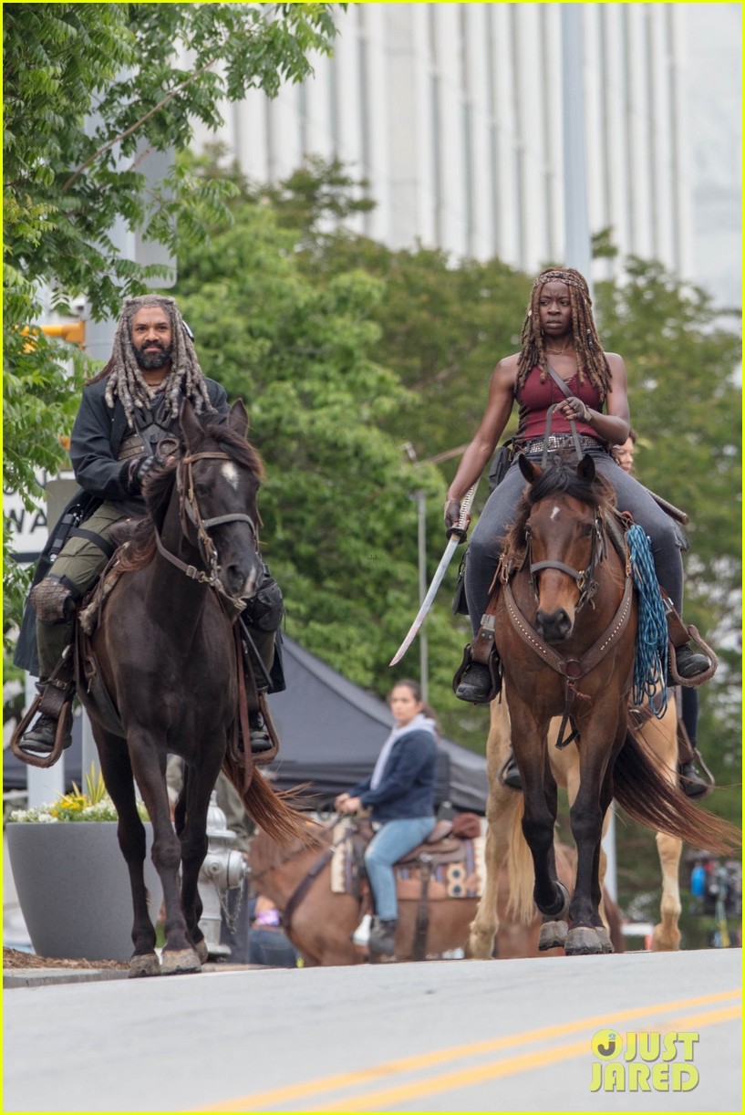 Norman Reedus & 'Walking Dead' Cast Battle Walkers in New Set Photos