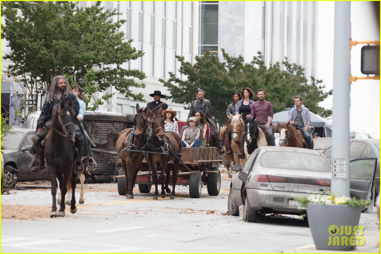 Norman Reedus & 'Walking Dead' Cast Battle Walkers in New Set Photos