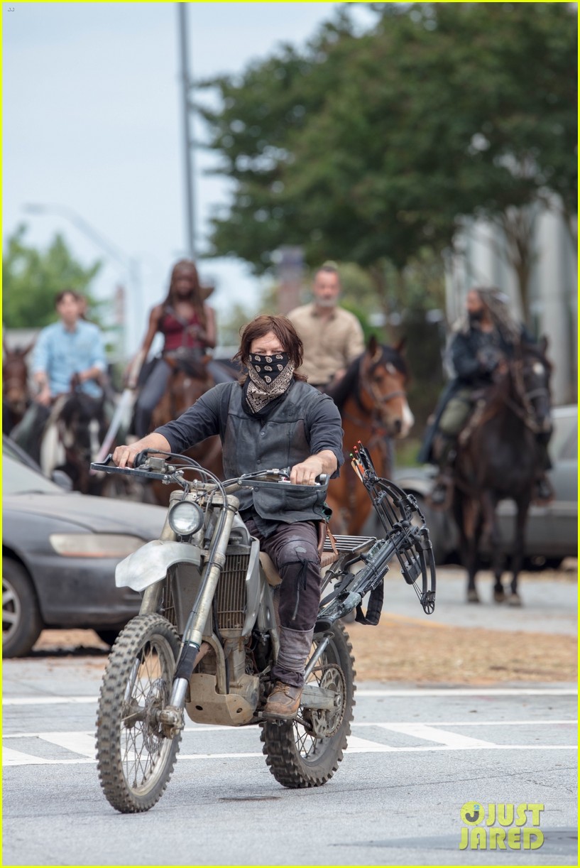 Norman Reedus & 'Walking Dead' Cast Battle Walkers in New Set Photos