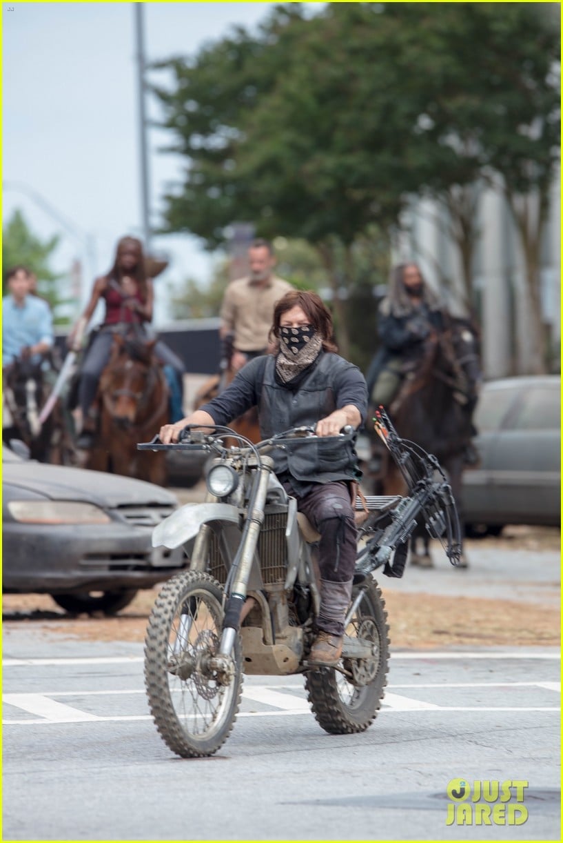 Norman Reedus & 'Walking Dead' Cast Battle Walkers in New Set Photos