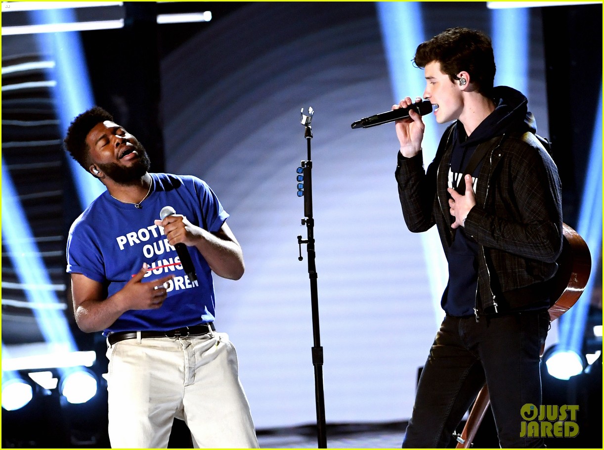 Shawn Mendes Khalid Perform With Msd Students At Billboard Music Awards 2018 Video Photo 4087590 2018 Billboard Music Awards Billboard Music Awards Khalid Shawn Mendes Pictures Just Jared