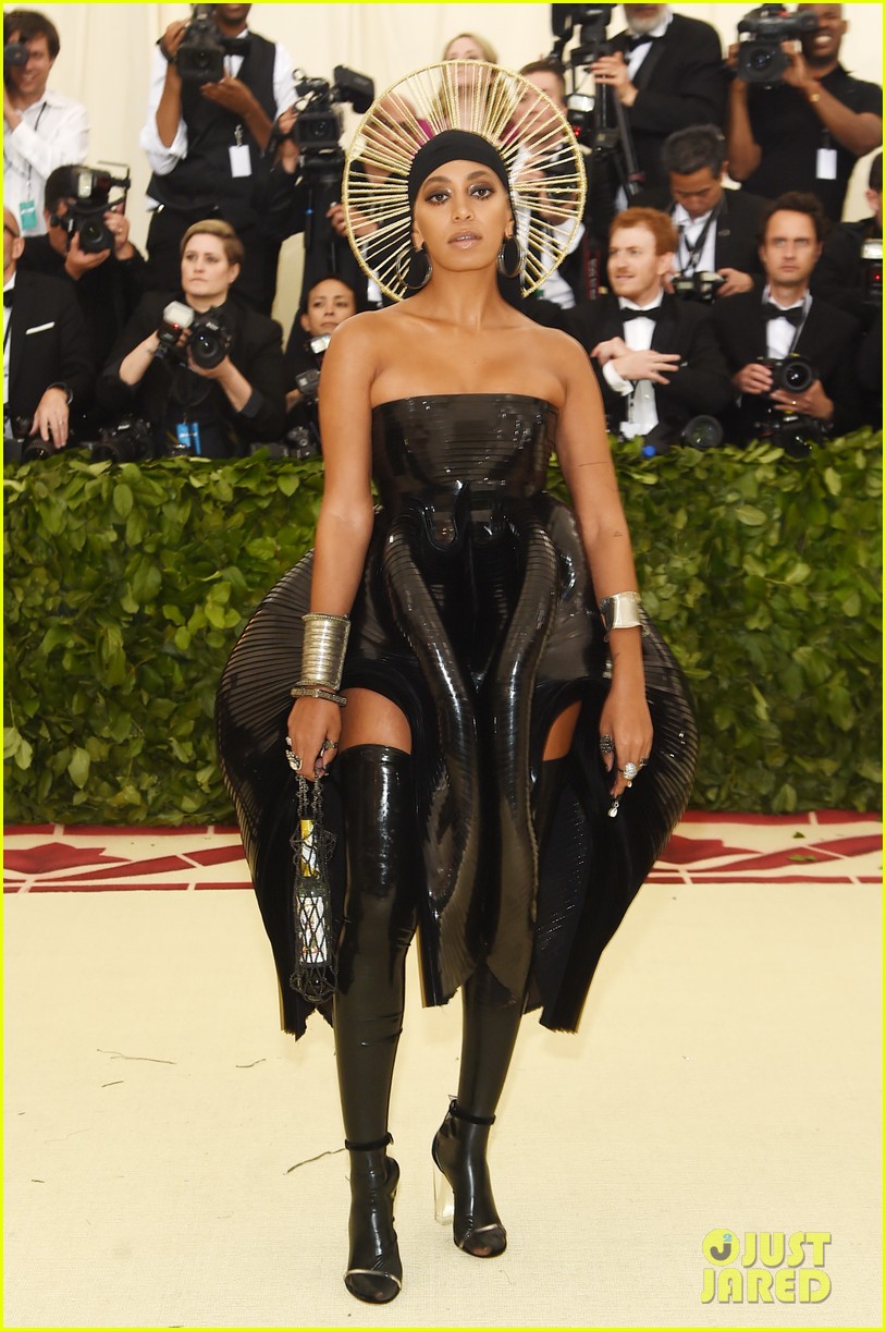 Solange Knowles' Twitter Followers Chose Her Met Gala Dress! Photo(02)