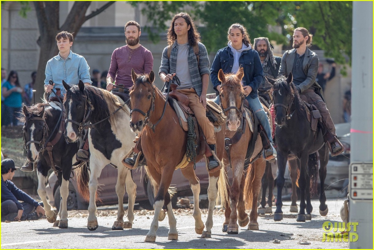 'Walking Dead' Set Photos Show Cast on Horseback for Season 9 Photo