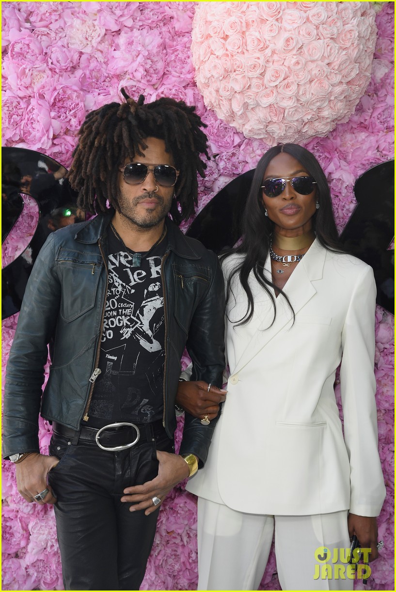 Victoria Beckham Joins Naomi Campbell & Kate Moss at Dior Homme Show in