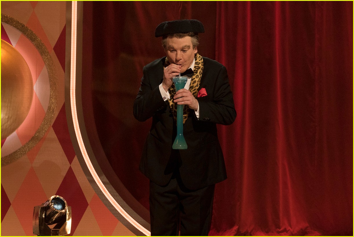 'The Gong Show' 2018 Host Tommy Maitland Is Really Mike Myers! Photo