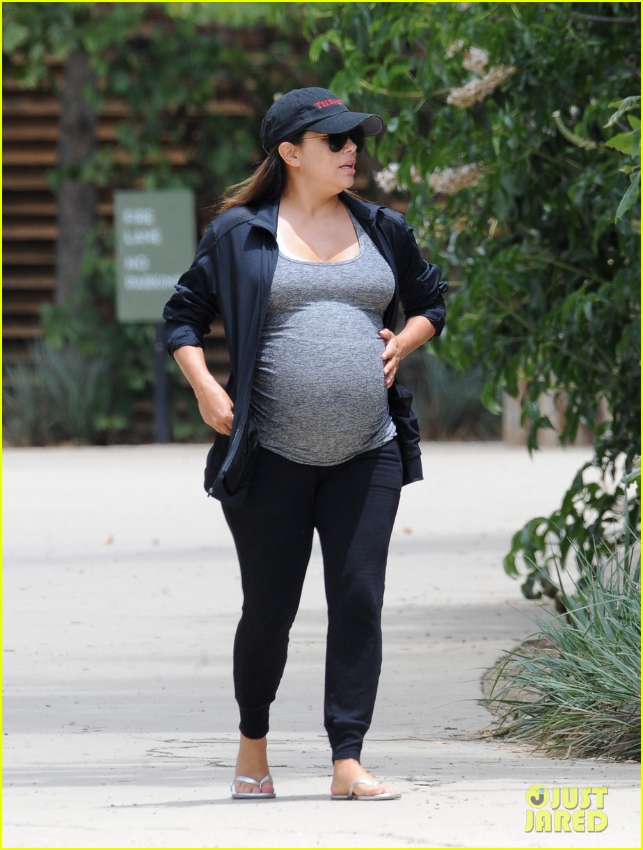 Pregnant Eva Longoria Gets In a Relaxing Day with Pals: Photo 4103268