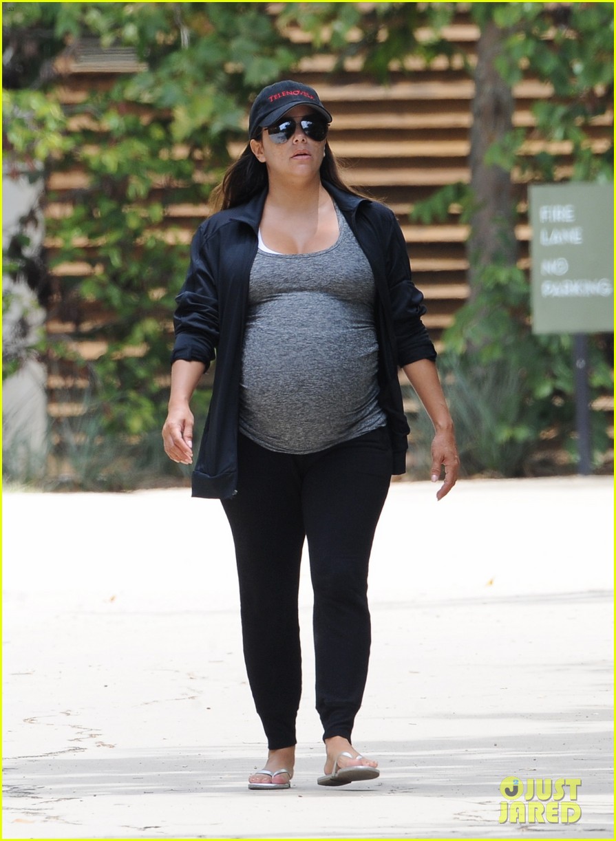 Pregnant Eva Longoria Gets In a Relaxing Day with Pals: Photo 4103274