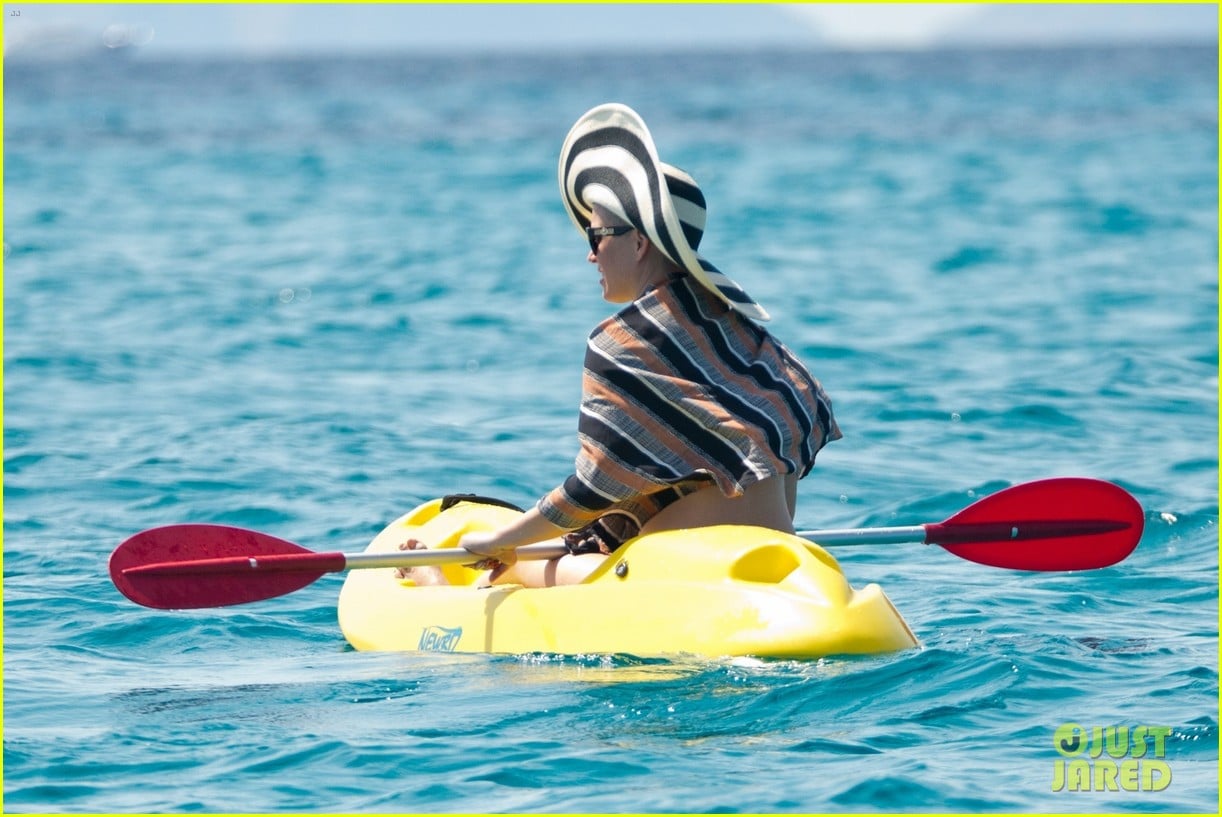 Katy Perry Hits the Beach in a Bikini in Spain! Photo 4109286 Bikini