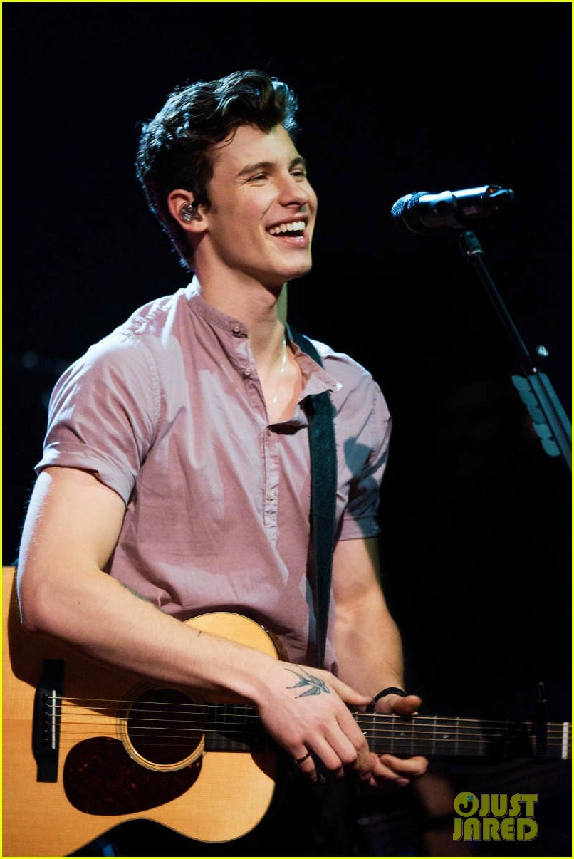 Shawn Mendes Takes Over The Late Late Show With His Shawnologue Photo 4096286 Shawn Mendes Pictures Just Jared