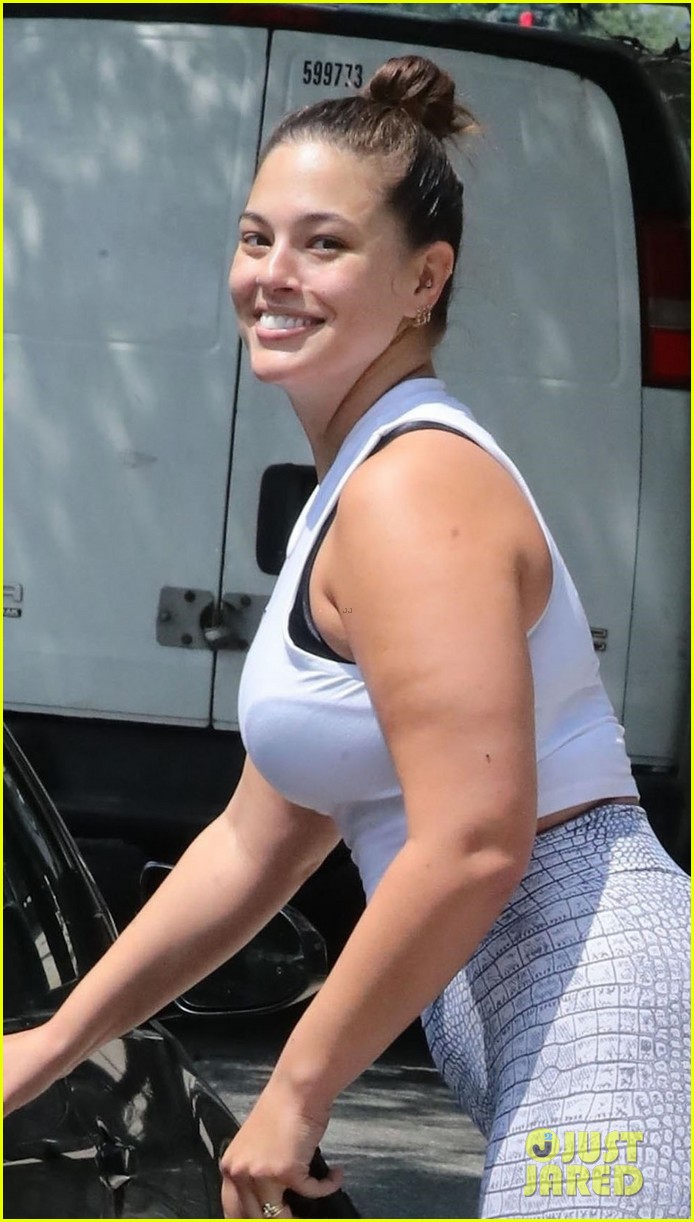 Ashley Graham Flashes a Smile While Leaving the Gym in NYC ...