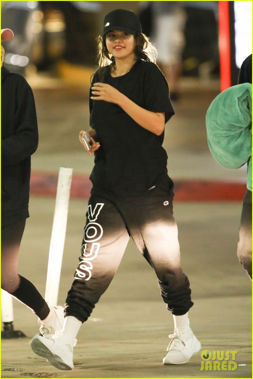 Selena Gomez & Caleb Stevens Enjoy Night Out With Their Friends: Photo